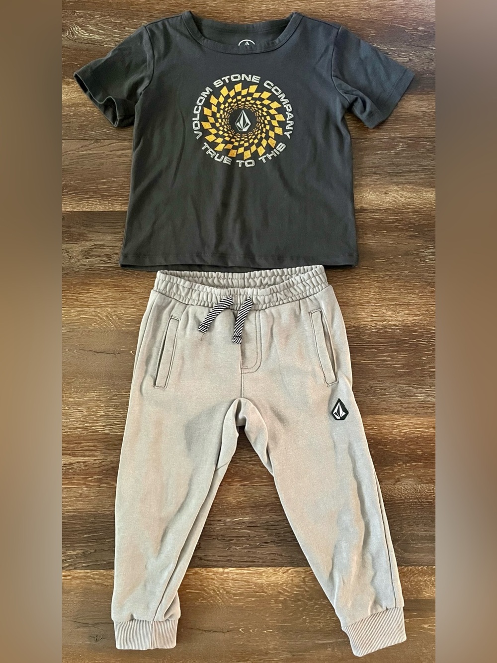 Volcom Toddler Boys Tee & Sweatpants Set Size 3T
